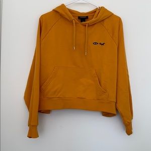 Cropped yellow sweatshirt